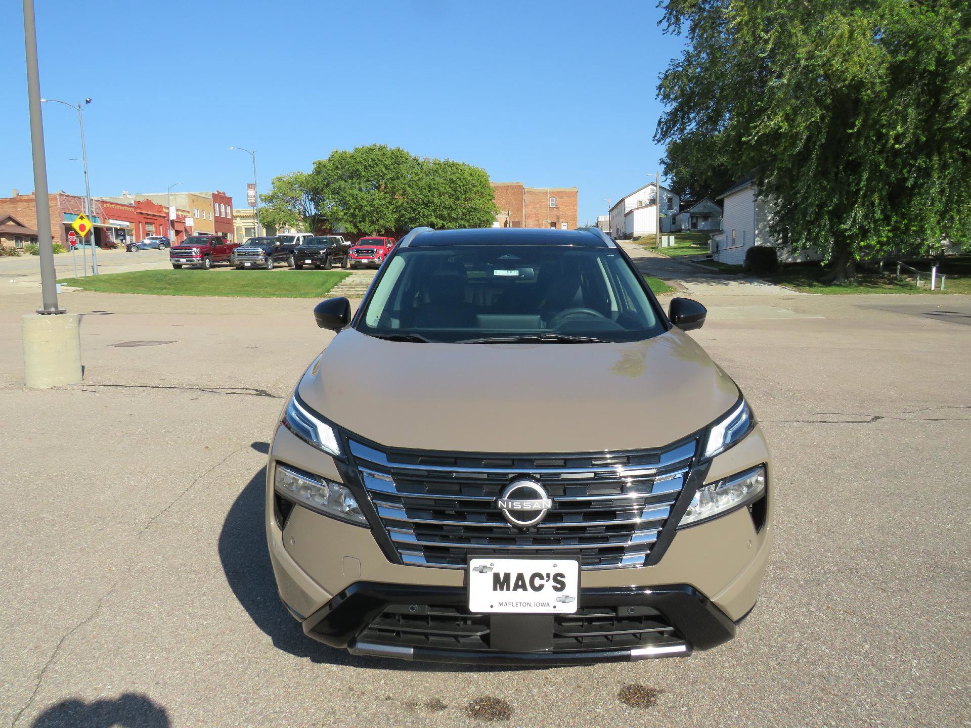 Used 2024 Nissan Rogue Platinum image 14
