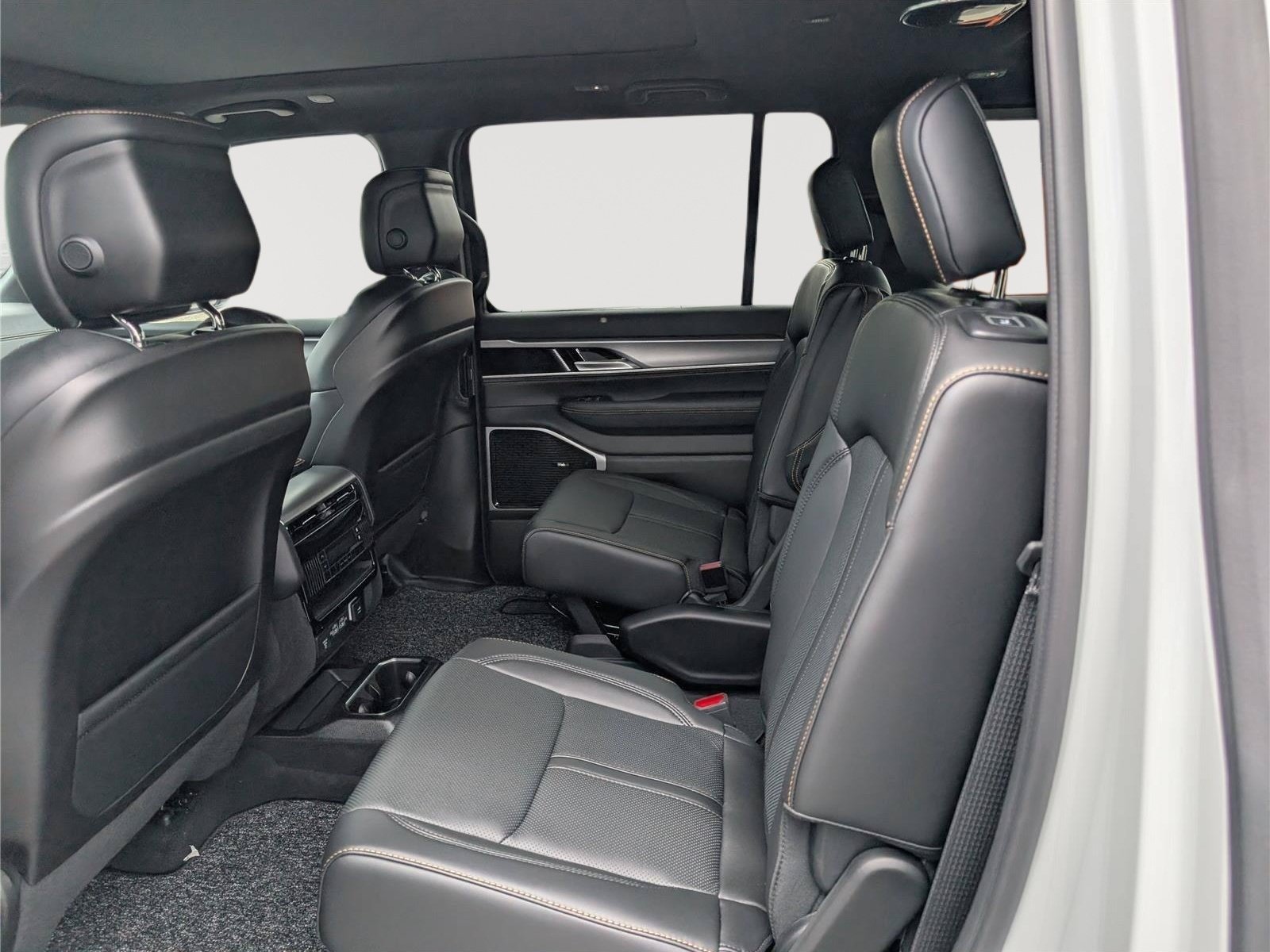 New 2026 Jeep Grand Wagoneer 4WD image 13