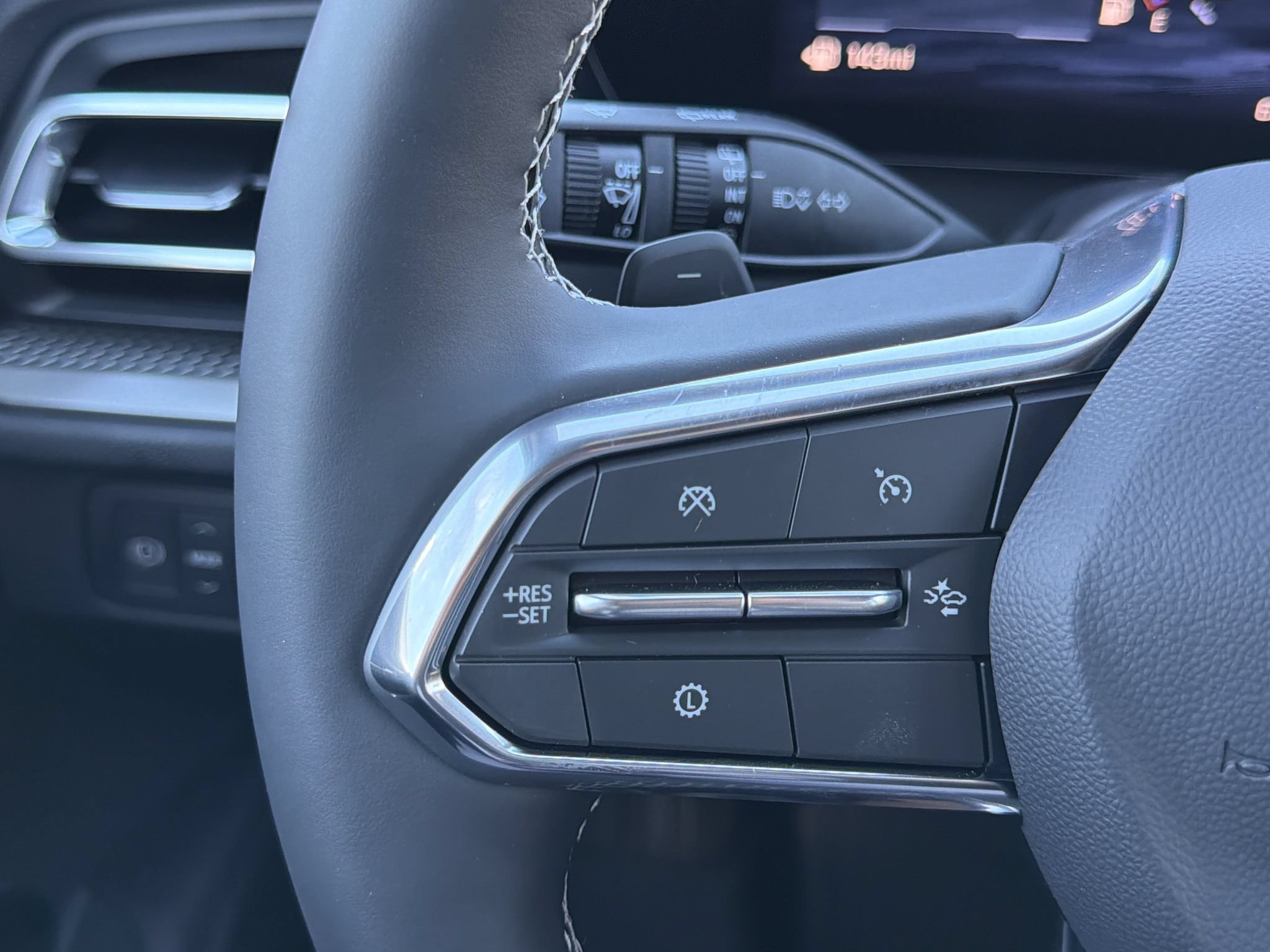 New 2027 Chevrolet Traverse LT w/ Midnight/Sport Edition FWD image 11