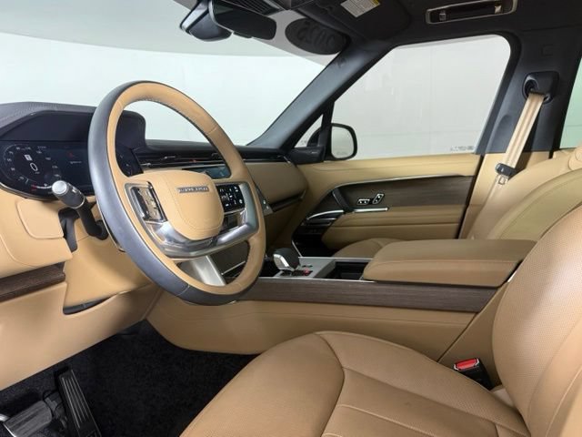 Used 2025 Land Rover Range Rover SE AWD/4WD image 6