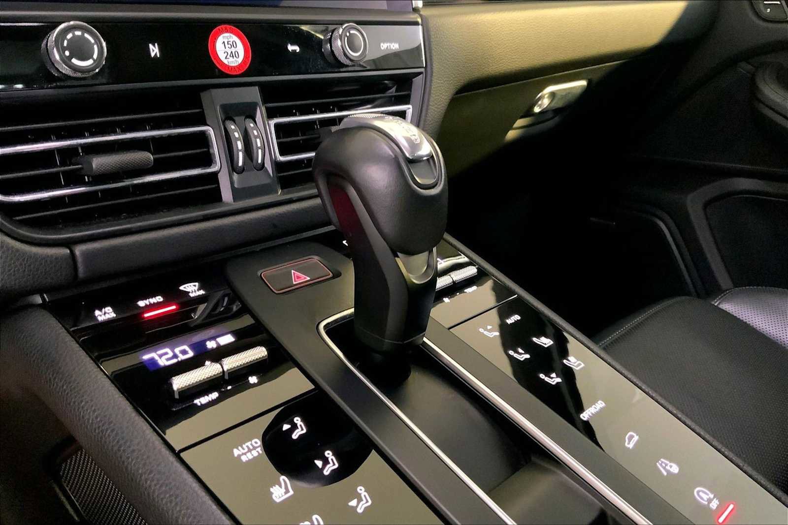 Certified 2024 Porsche Macan image 17