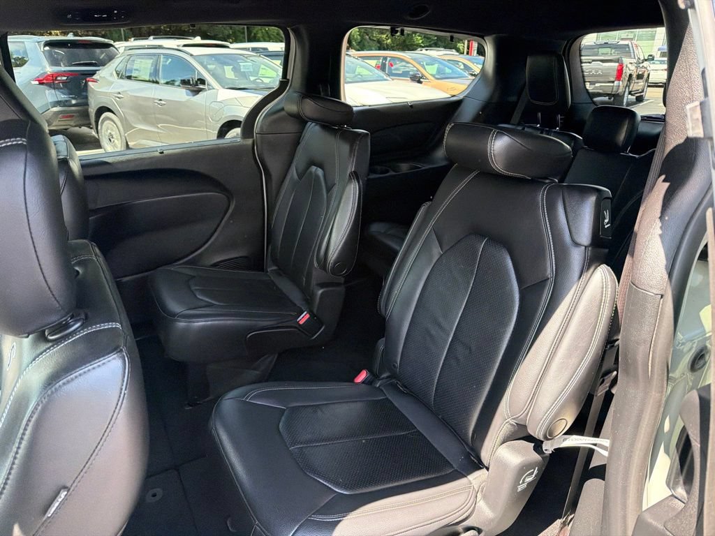Used 2021 Chrysler Pacifica Touring-L w/ S Appearance Package AWD/4WD image 15