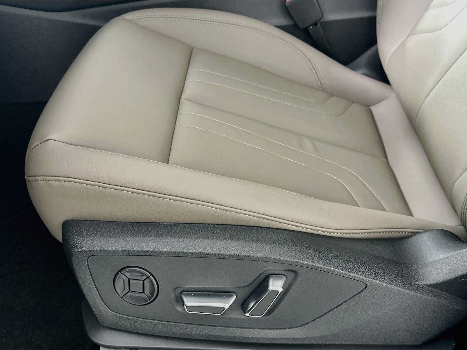 New 2026 Audi Q3 quattro 2.0T AWD/4WD image 18