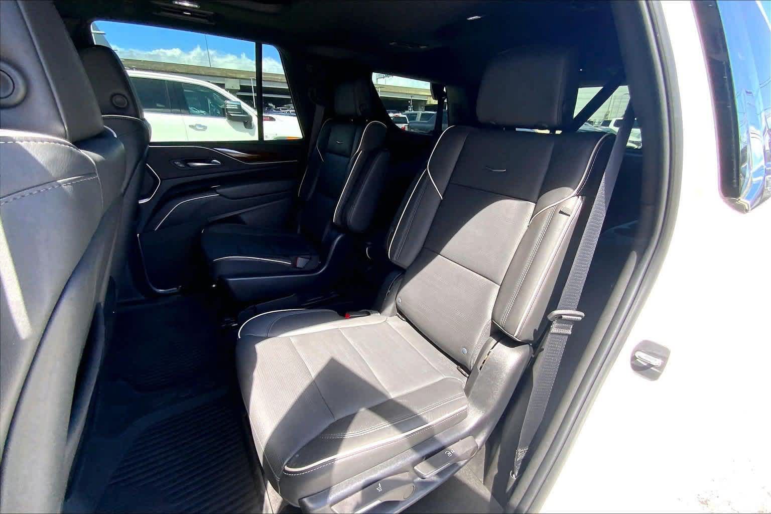 Used 2022 Cadillac Escalade Premium Luxury RWD image 29