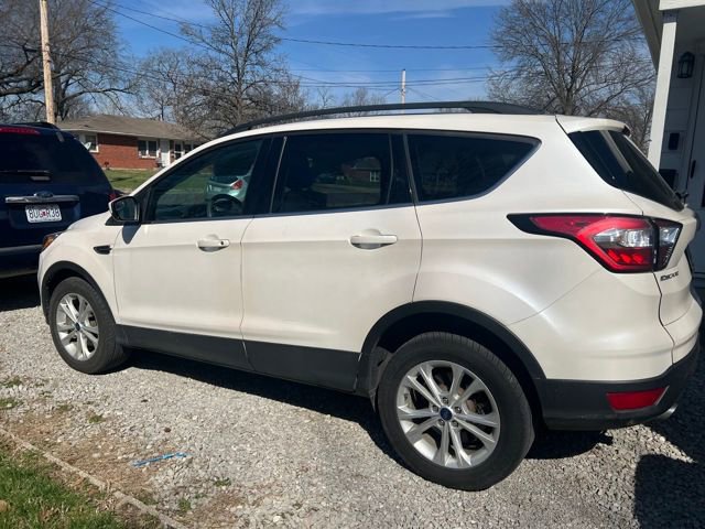 Used 2018 Ford Escape SE image 2