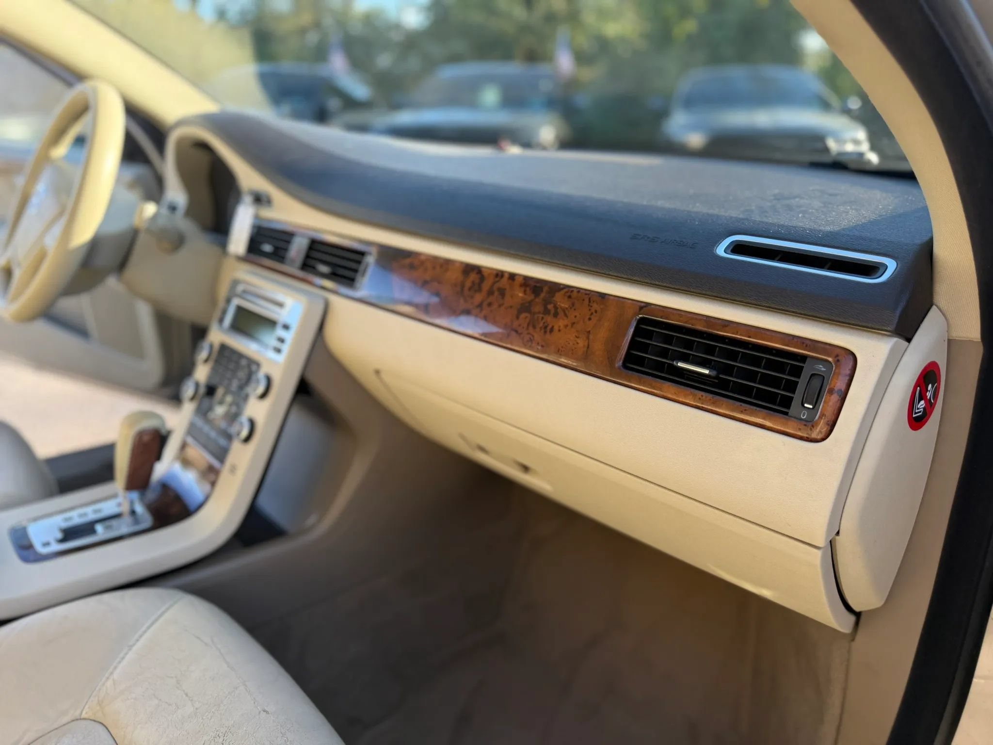 Used 2010 Volvo V70 R-Design FWD image 20