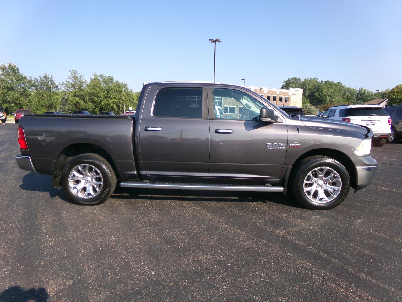 Used 2017 RAM 1500 Classic SLT w/ SLT Plus D←cor Group AWD/4WD image 7