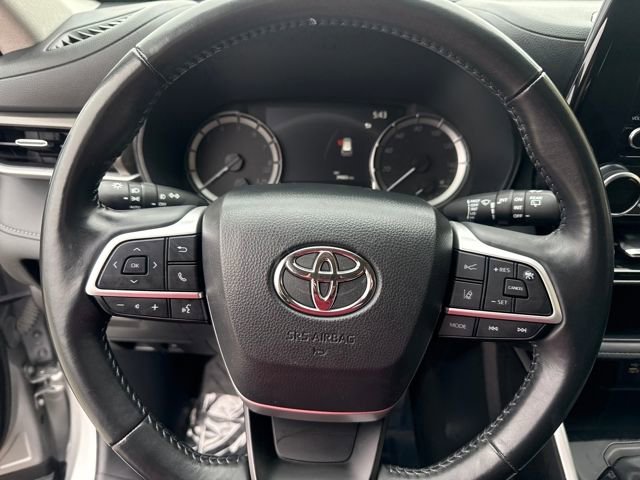 Used 2024 Toyota Highlander LE image 11