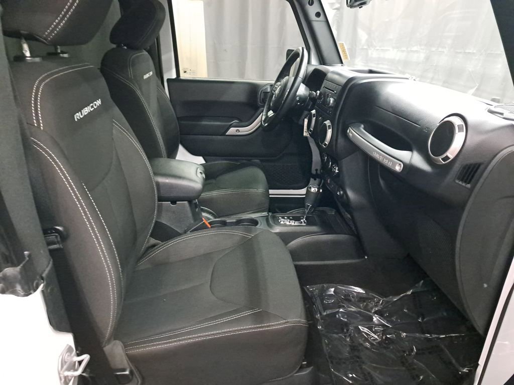 Used 2018 Jeep Wrangler Rubicon w/ Power Convenience Group AWD/4WD image 14