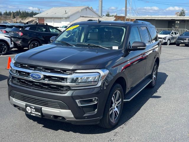 Used 2023 Ford Expedition Limited image 3
