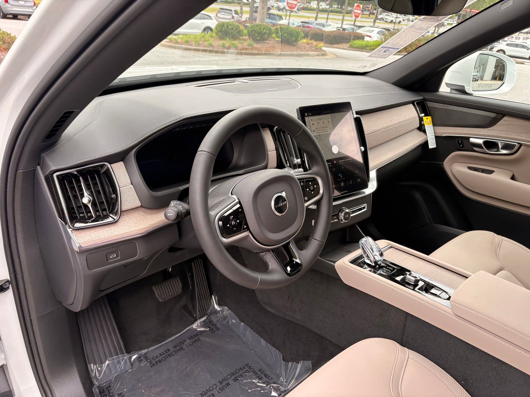 New 2026 Volvo XC90 B6 Plus w/ Protection Package image 4
