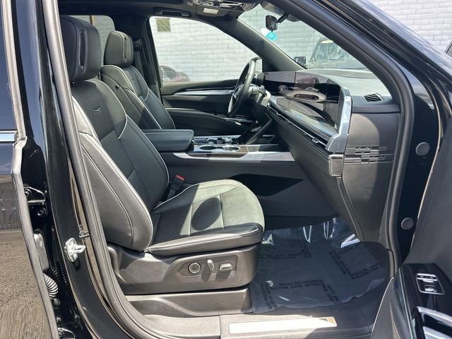 Used 2025 Cadillac Escalade ESV Premium Luxury AWD/4WD image 28