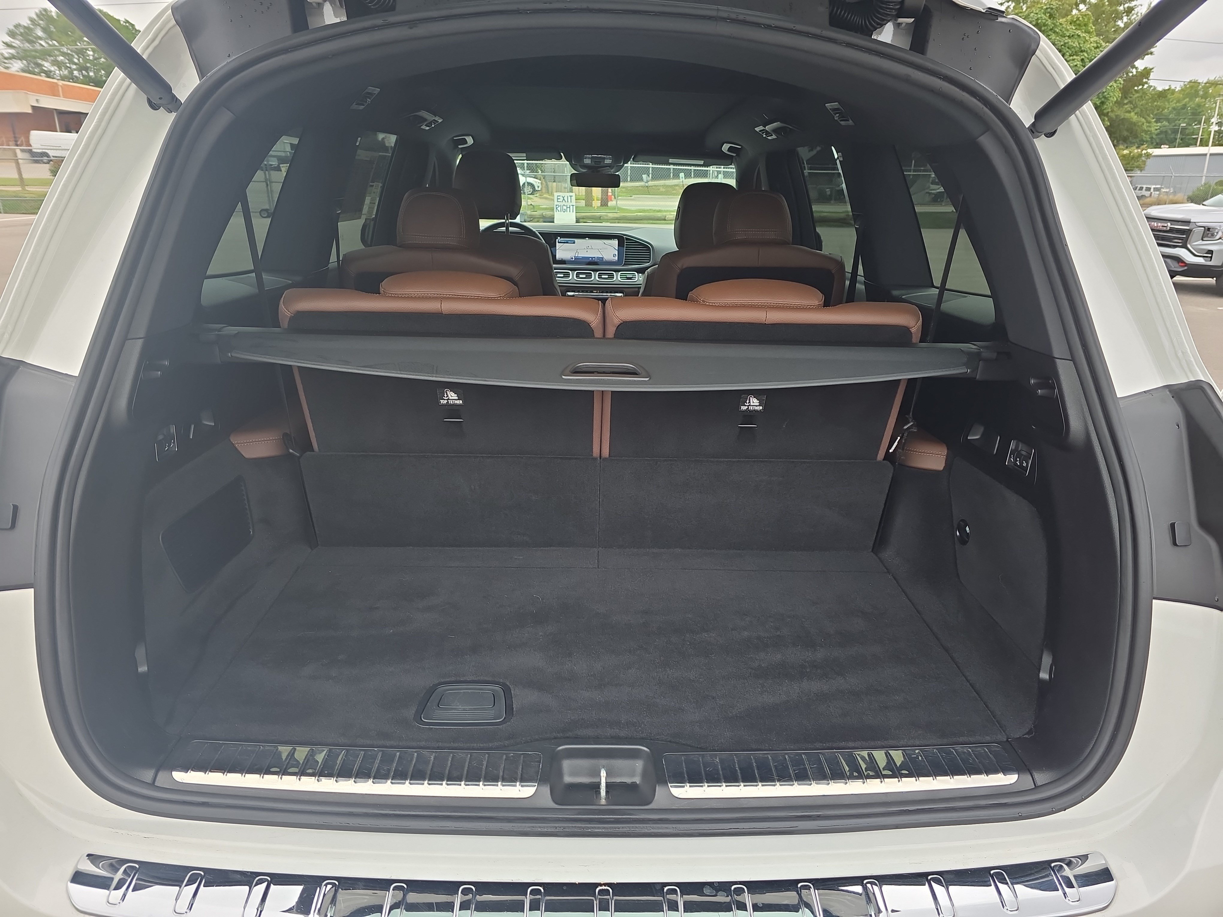Used 2024 Mercedes-Benz GLS 450 4MATIC image 13