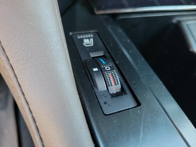 Used 2023 Lexus GX 460 Premium w/ Accessory Package AWD/4WD image 25