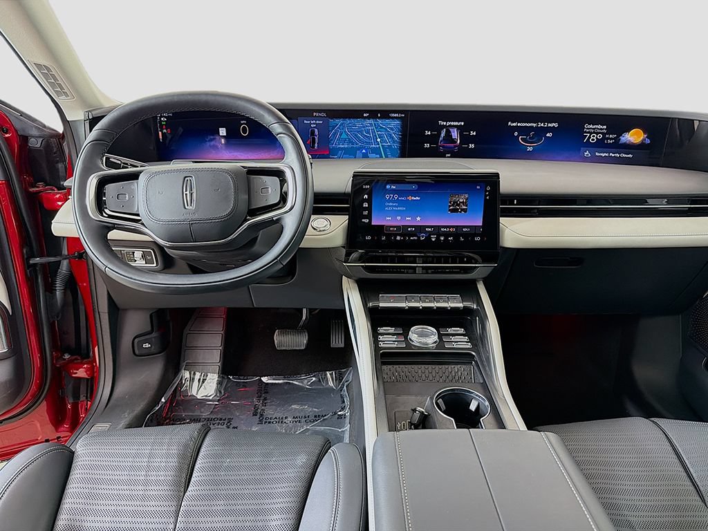 Used 2025 Lincoln Nautilus Reserve AWD/4WD image 31