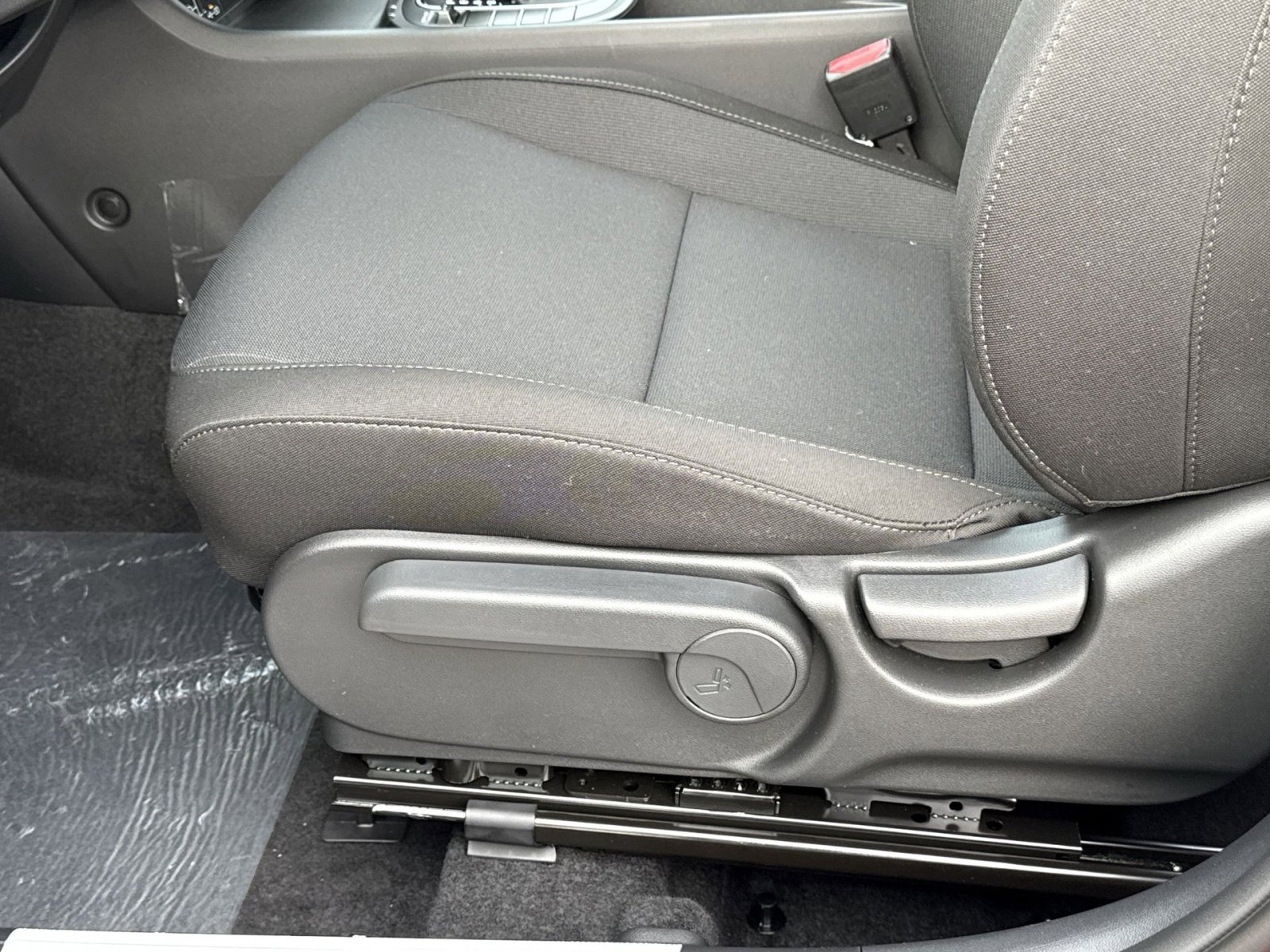 New 2026 Hyundai Kona SE image 14