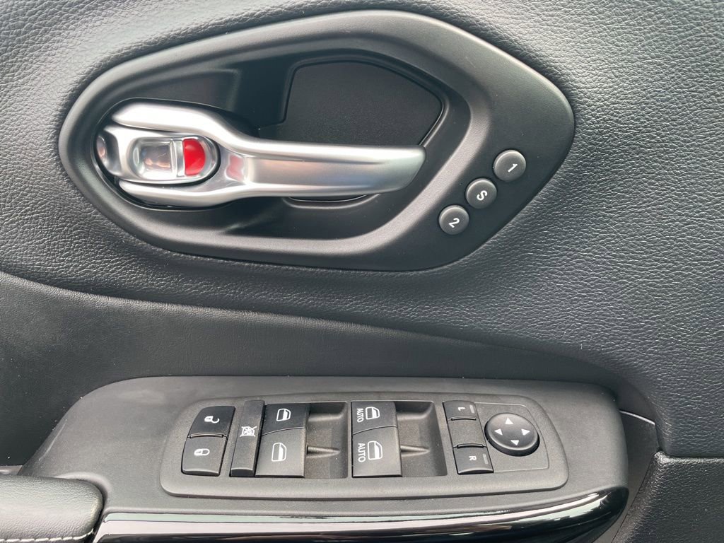 Used 2023 Jeep Cherokee Altitude Lux w/ Lux Elite Package image 28