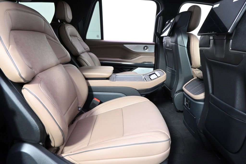New 2026 Lincoln Navigator L Black Label AWD/4WD image 18