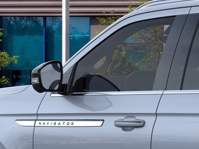 New 2026 Lincoln Navigator L Premier AWD/4WD image 21