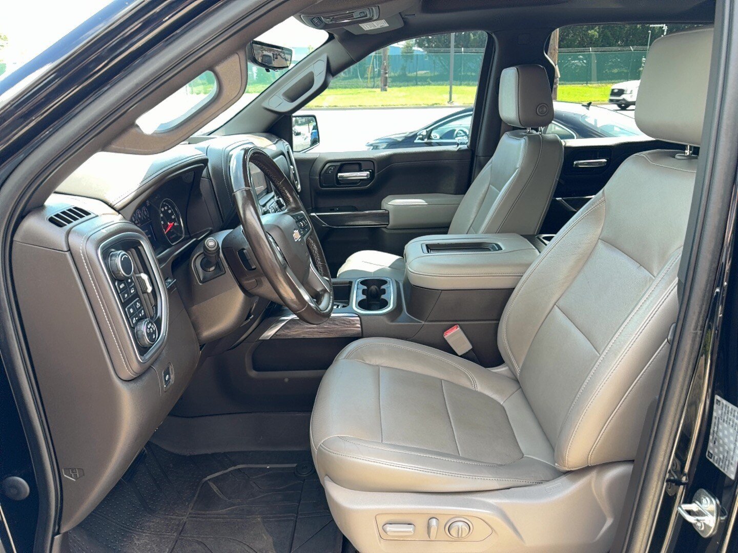 Used 2019 Chevrolet Silverado 1500 LTZ w/ LTZ Plus Package AWD/4WD image 6