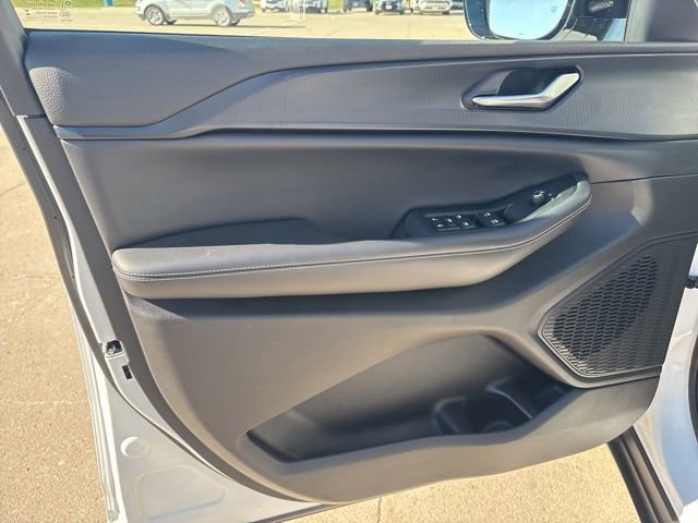 Used 2023 Jeep Grand Cherokee Altitude AWD/4WD image 13