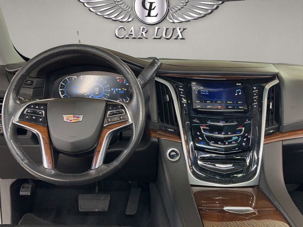Used 2020 Cadillac Escalade Luxury RWD image 12
