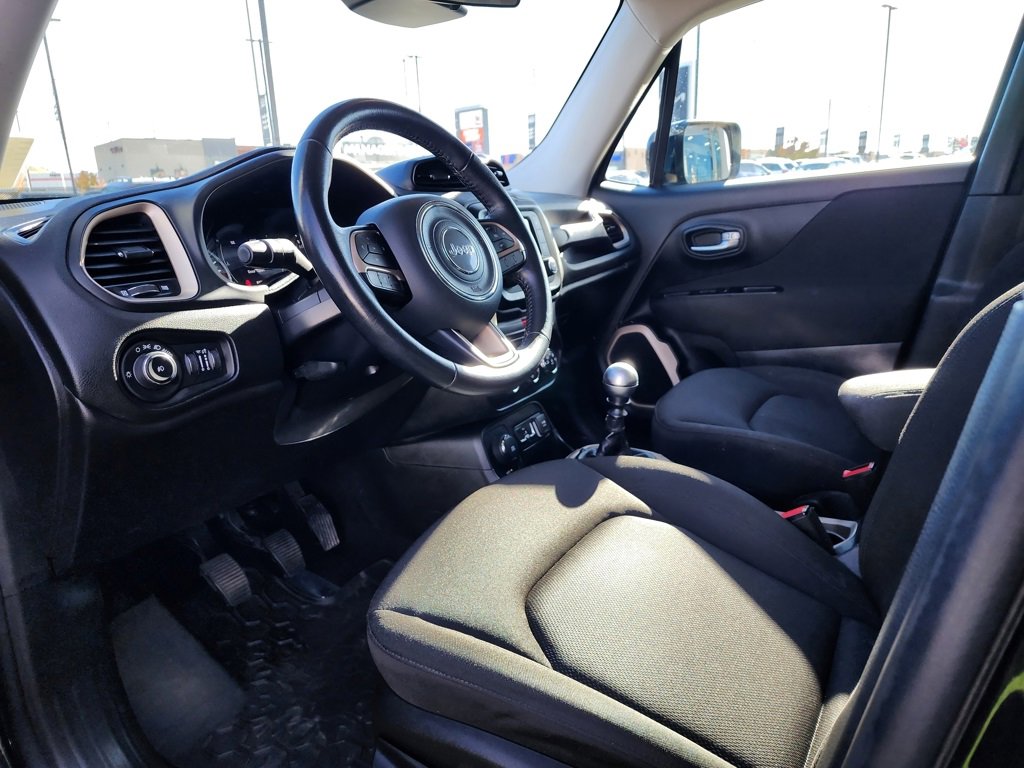 Used 2016 Jeep Renegade Latitude image 9