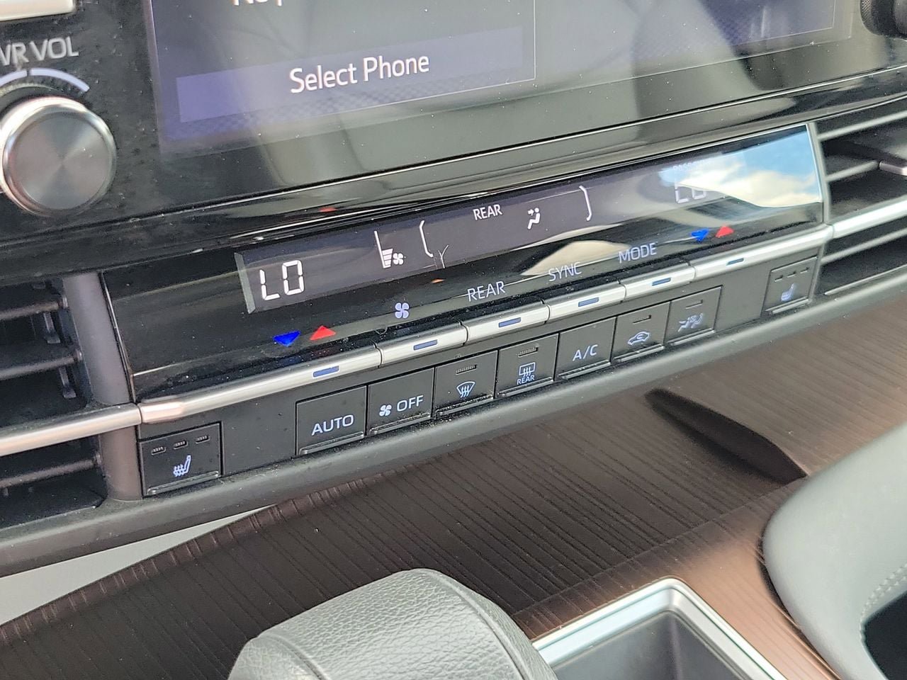 Used 2022 Toyota Sienna XLE FWD image 28