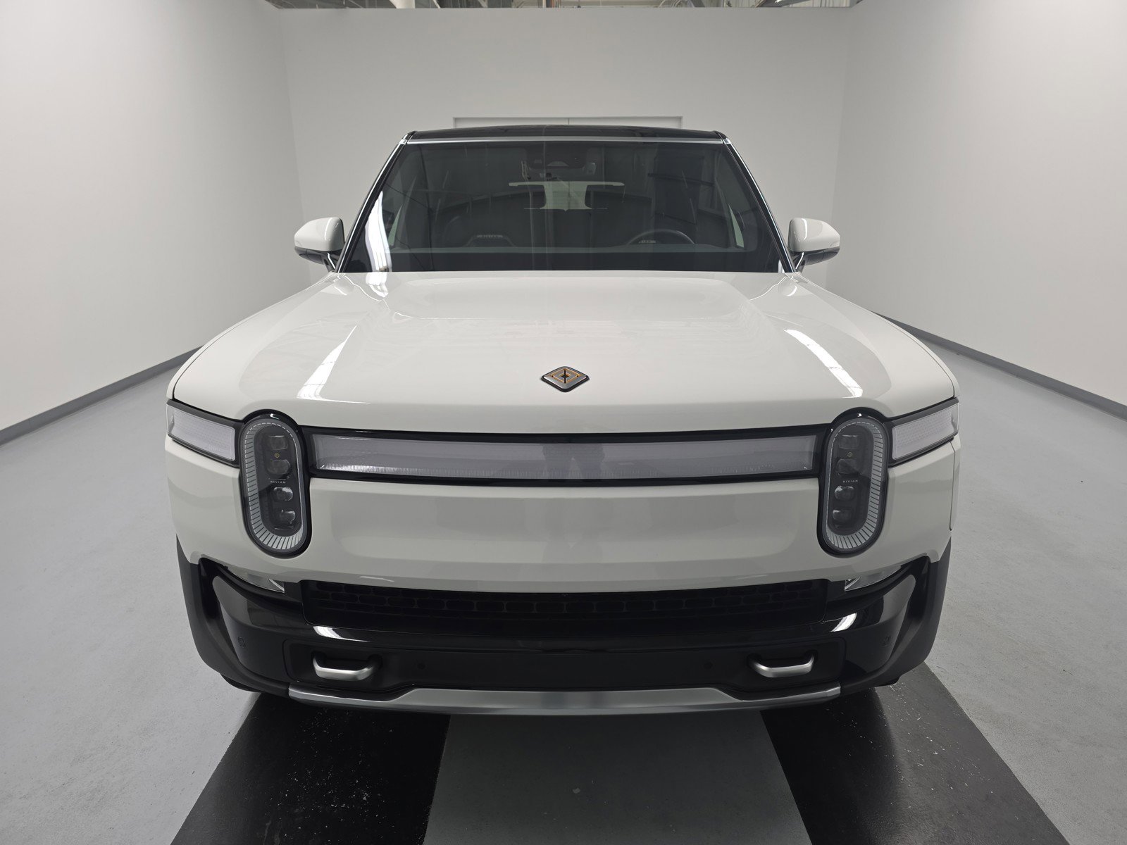 Used 2024 Rivian R1S Adventure AWD/4WD image 8