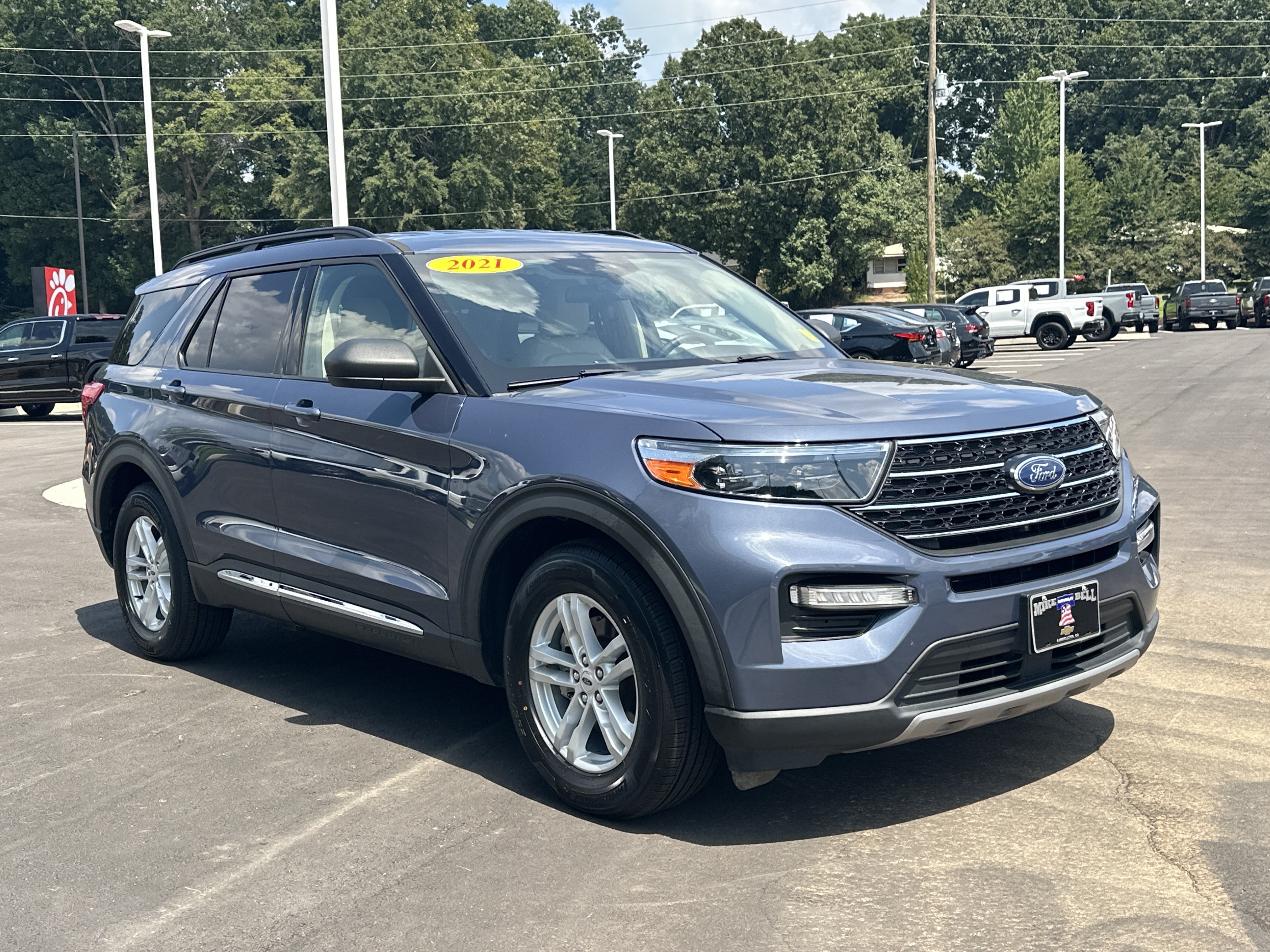 Used 2021 Ford Explorer XLT w/ Equipment Group 202A RWD image 2