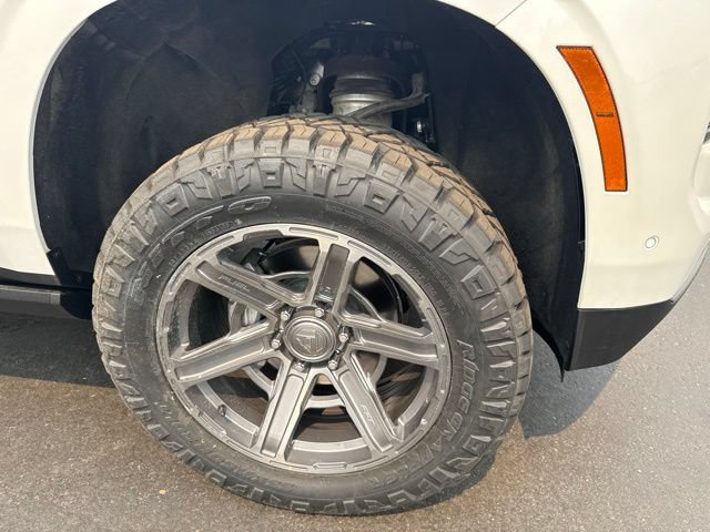 Used 2025 Chevrolet Tahoe High Country AWD/4WD image 4