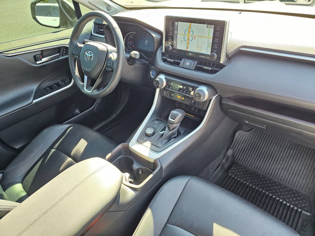 Used 2021 Toyota RAV4 Limited AWD/4WD image 31