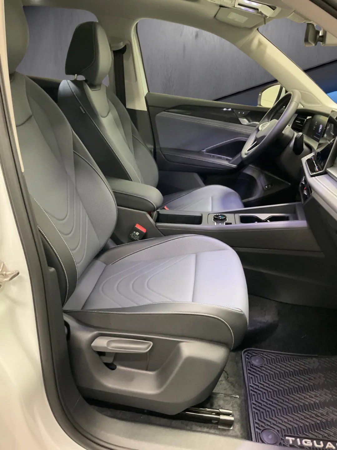 New 2026 Volkswagen Tiguan SE AWD/4WD image 9