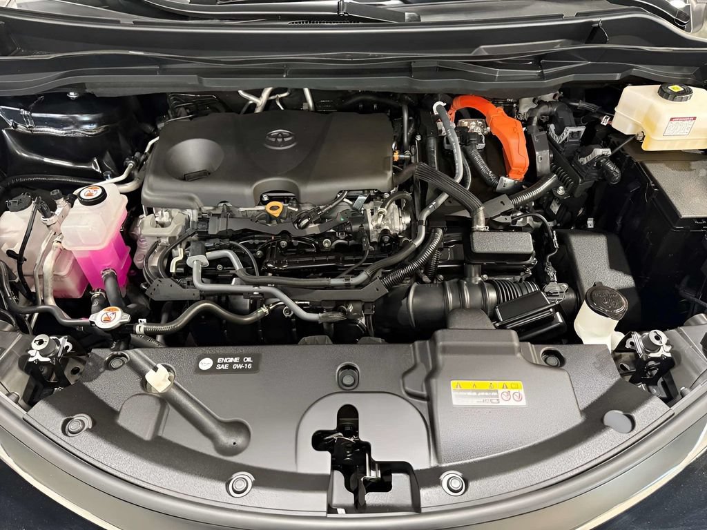 Used 2024 Toyota Sienna LE AWD/4WD image 40