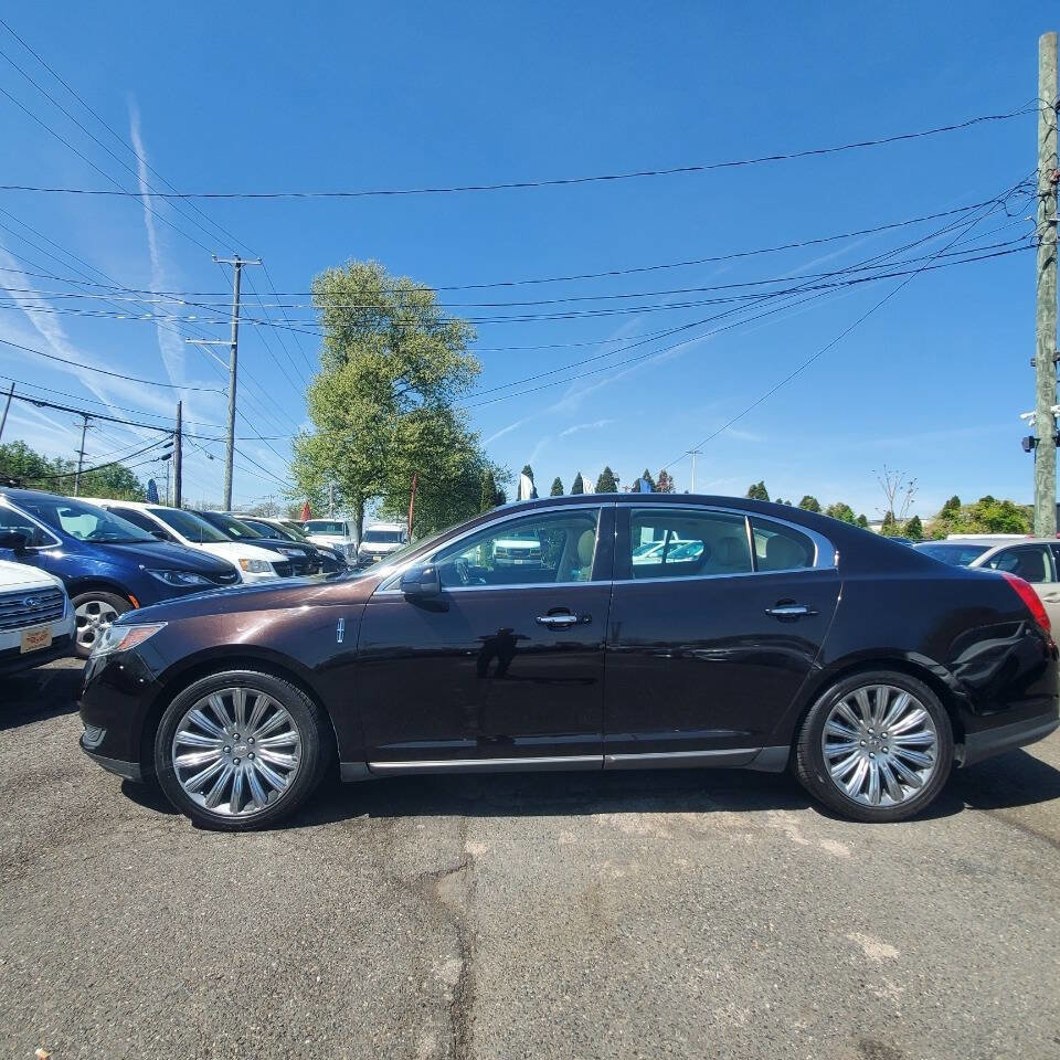 Used 2013 Lincoln MKS AWD image 2