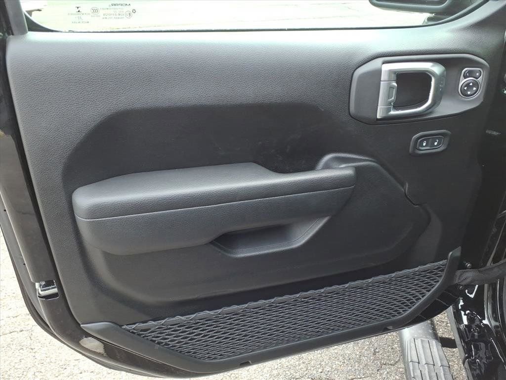 Used 2023 Jeep Wrangler Sport S image 18