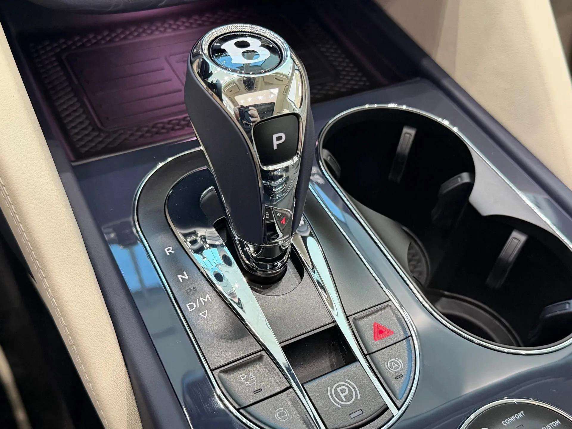 New 2025 Bentley Bentayga image 44