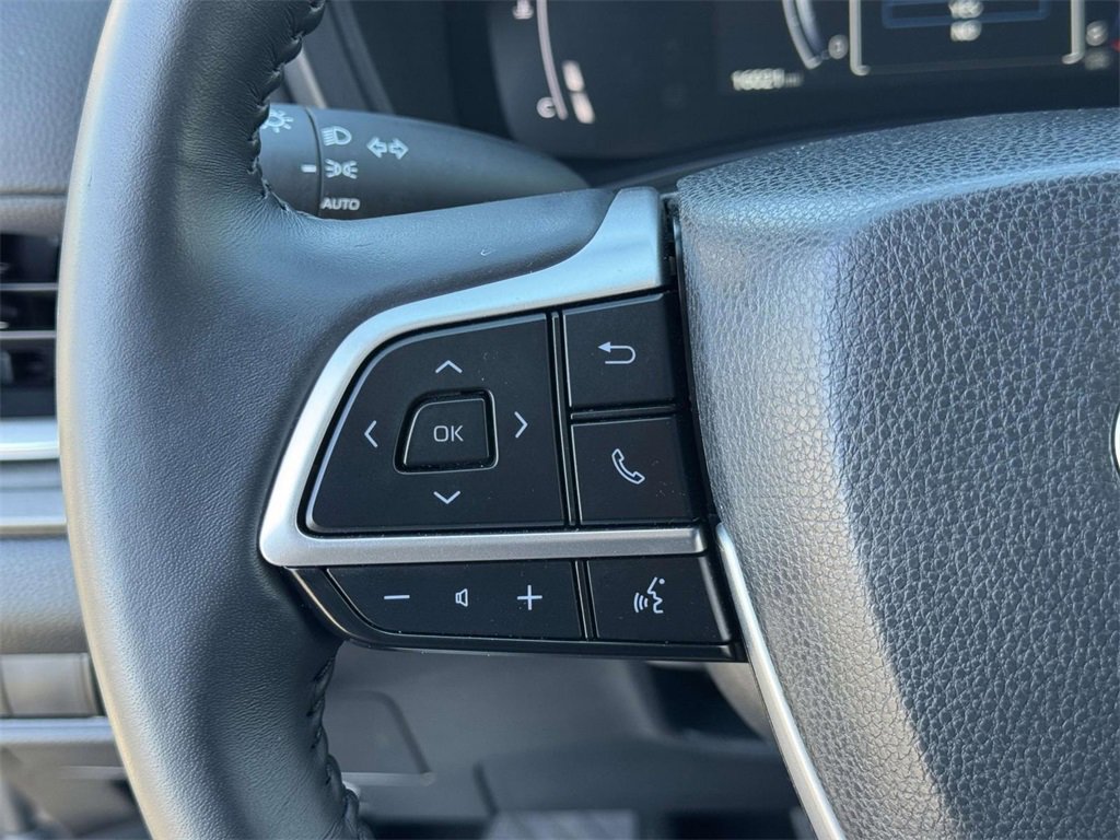 Used 2025 Toyota Grand Highlander XLE image 10