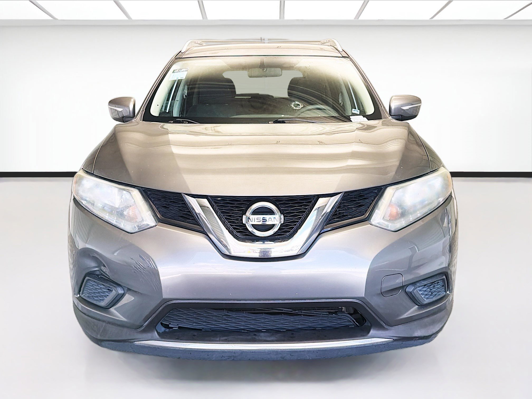 Used 2015 Nissan Rogue SV image 2