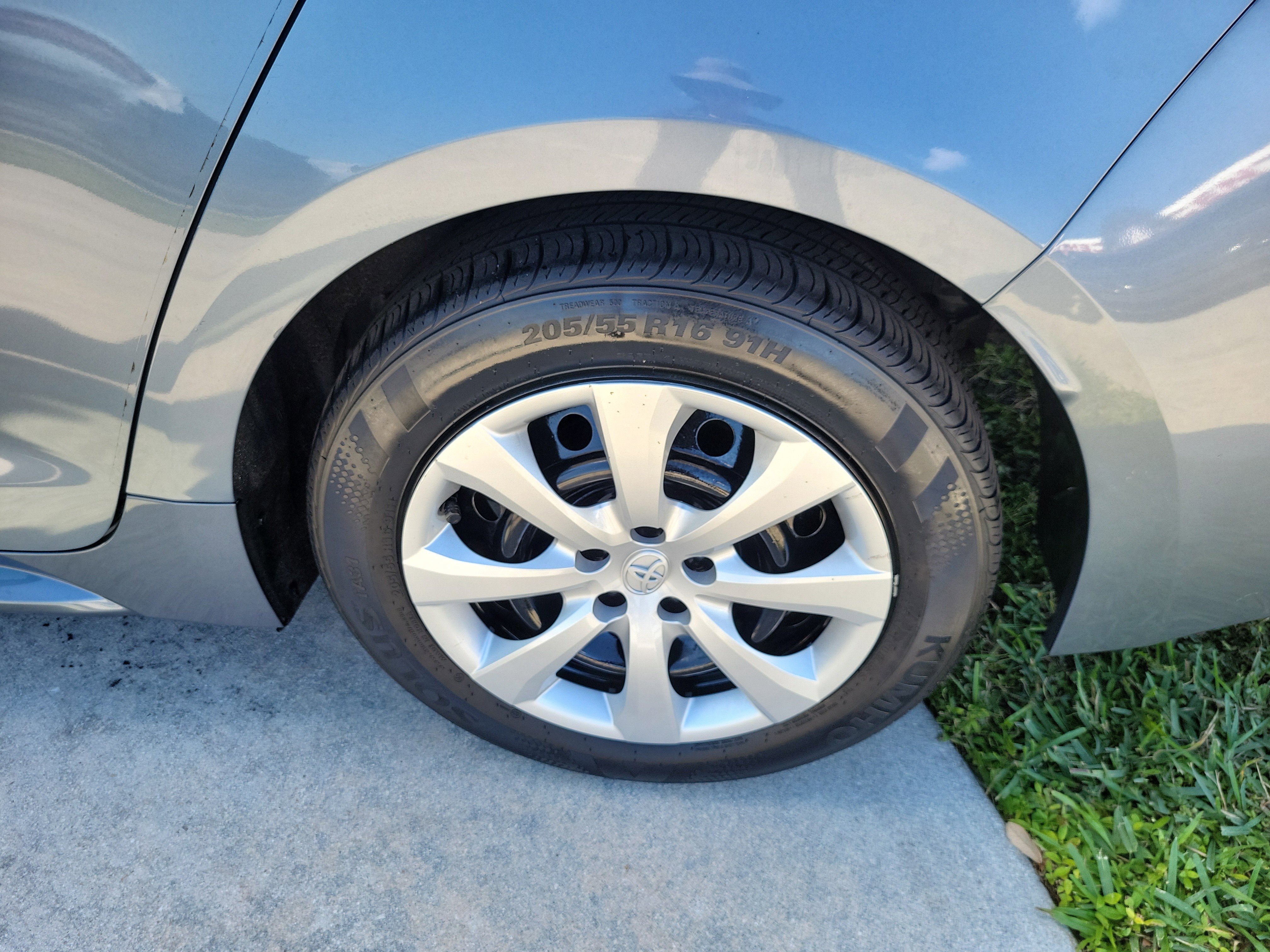 Used 2020 Toyota Corolla LE image 29