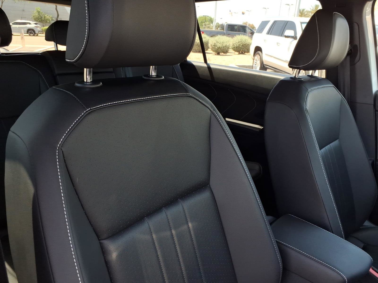 Certified 2023 Volkswagen Tiguan SE R-Line FWD image 12