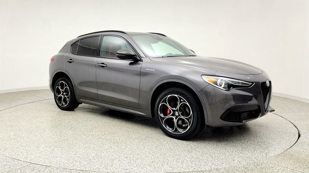 Used 2022 Alfa Romeo Stelvio Veloce AWD/4WD image 3