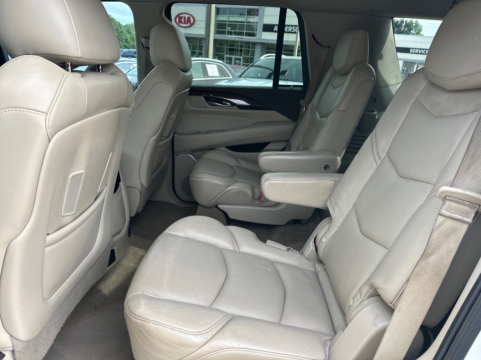 Used 2017 Cadillac Escalade Luxury RWD image 9