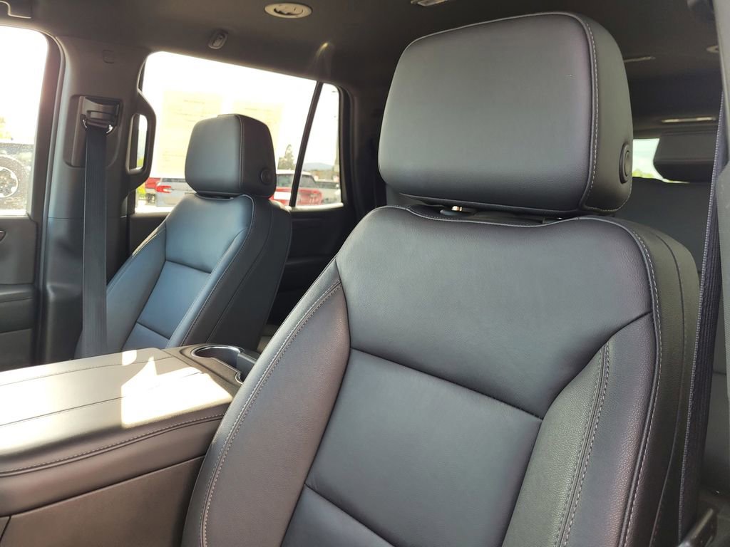 Used 2025 Chevrolet Tahoe LT AWD/4WD image 17