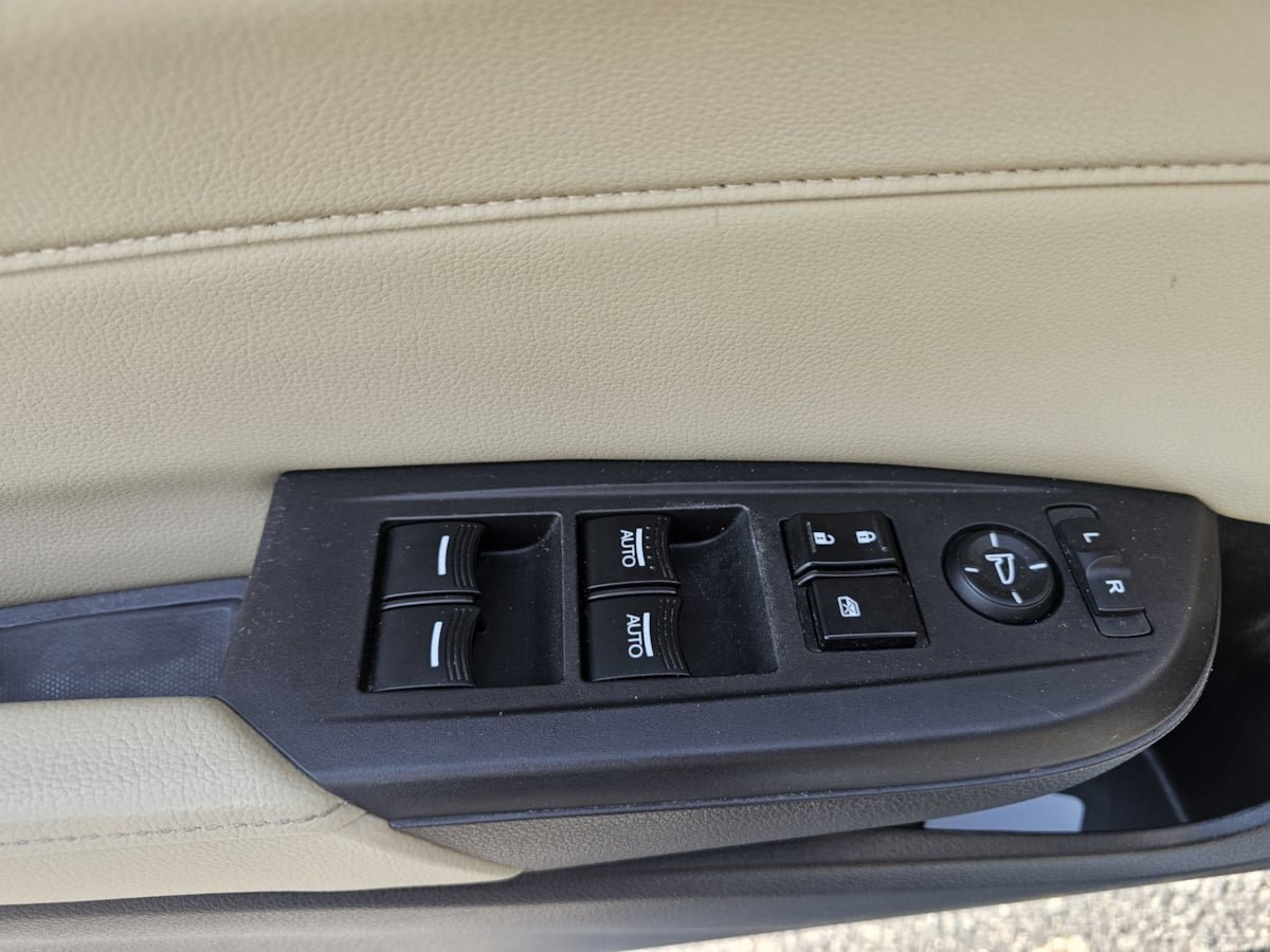 Used 2013 Acura ILX w/ Technology Package FWD image 12
