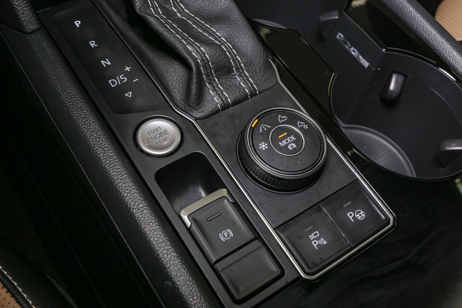 Certified 2023 Volkswagen Atlas Cross Sport SEL Premium R-Line image 38