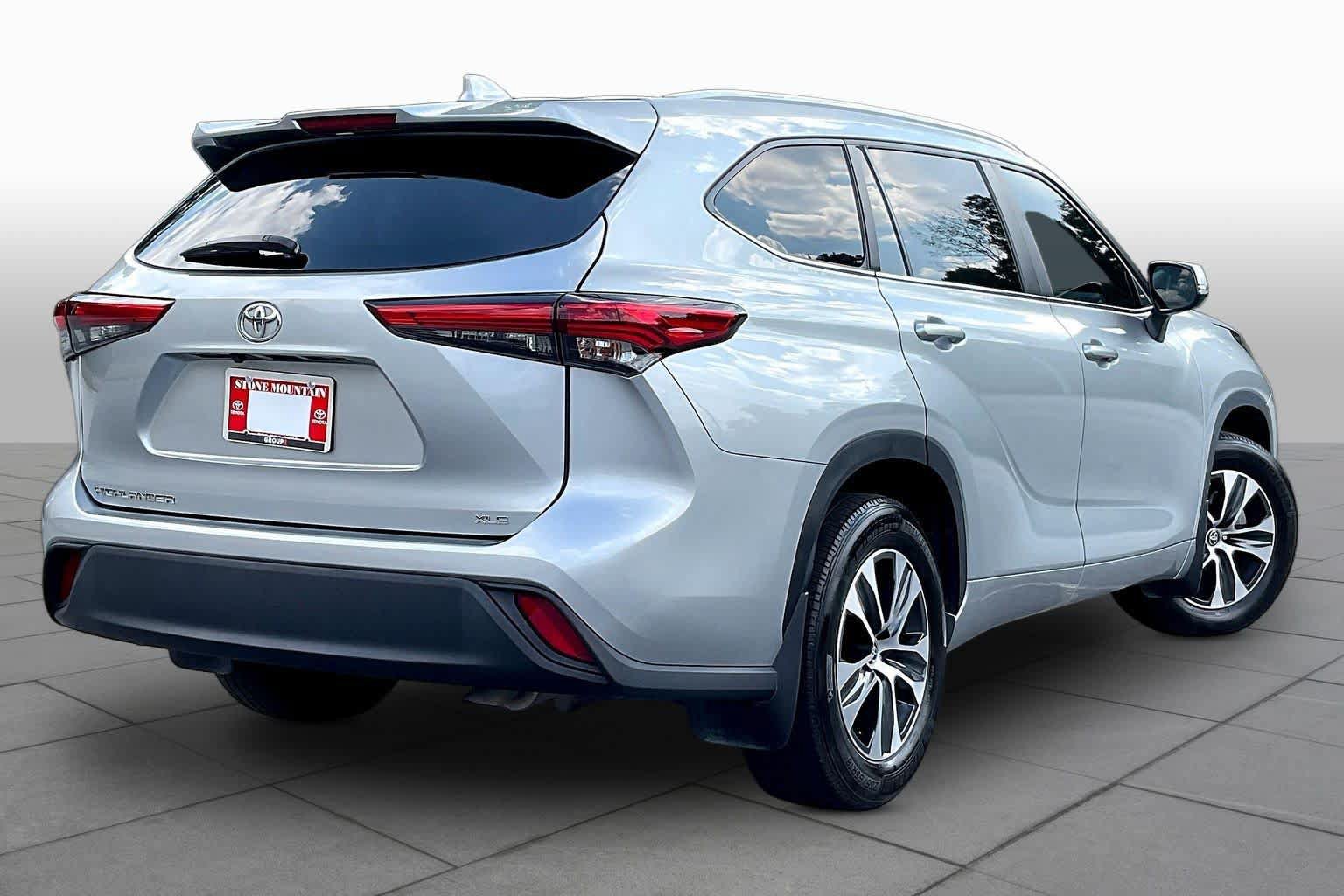 Used 2023 Toyota Highlander XLE FWD image 13