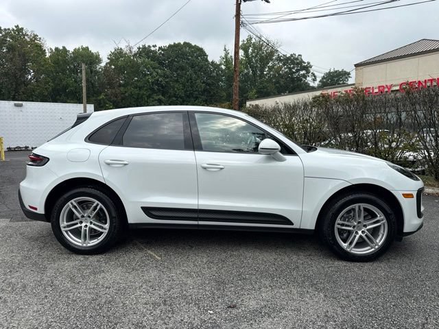 Used 2025 Porsche Macan AWD/4WD image 15