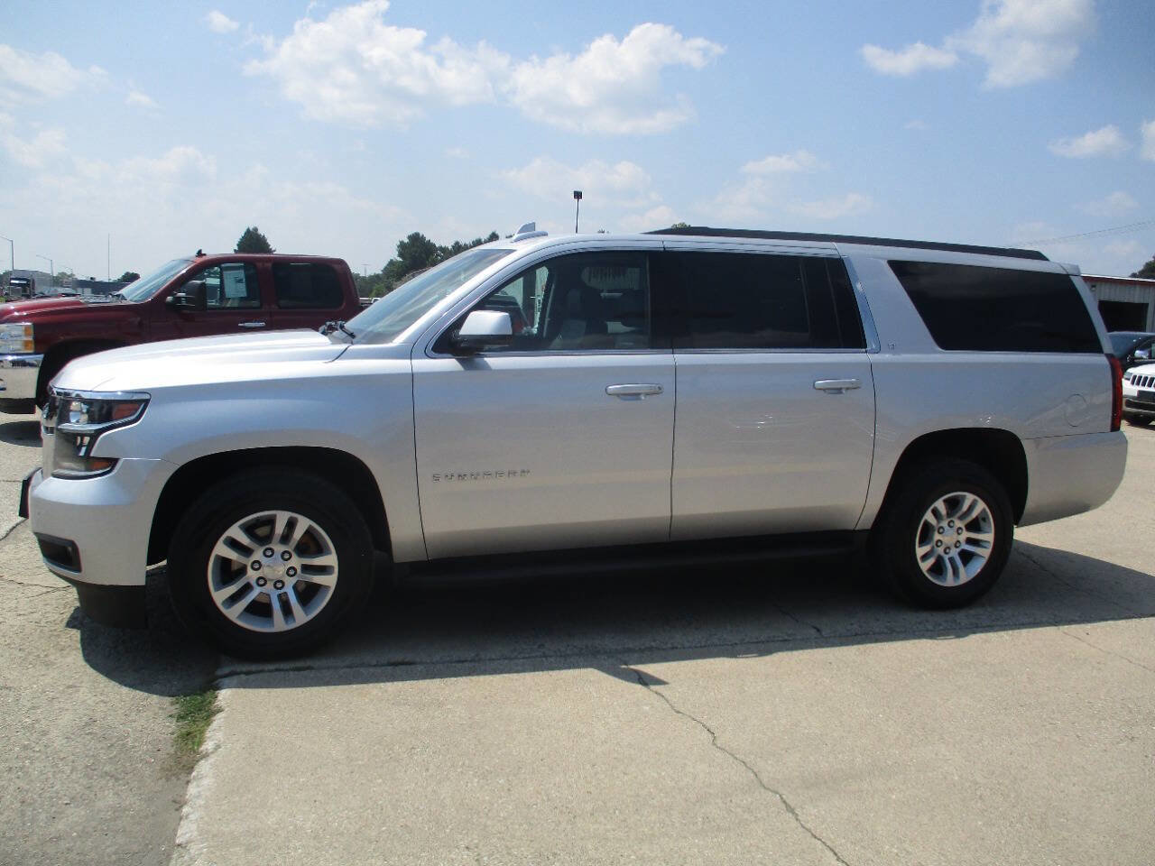 Used 2019 Chevrolet Suburban LT image 3