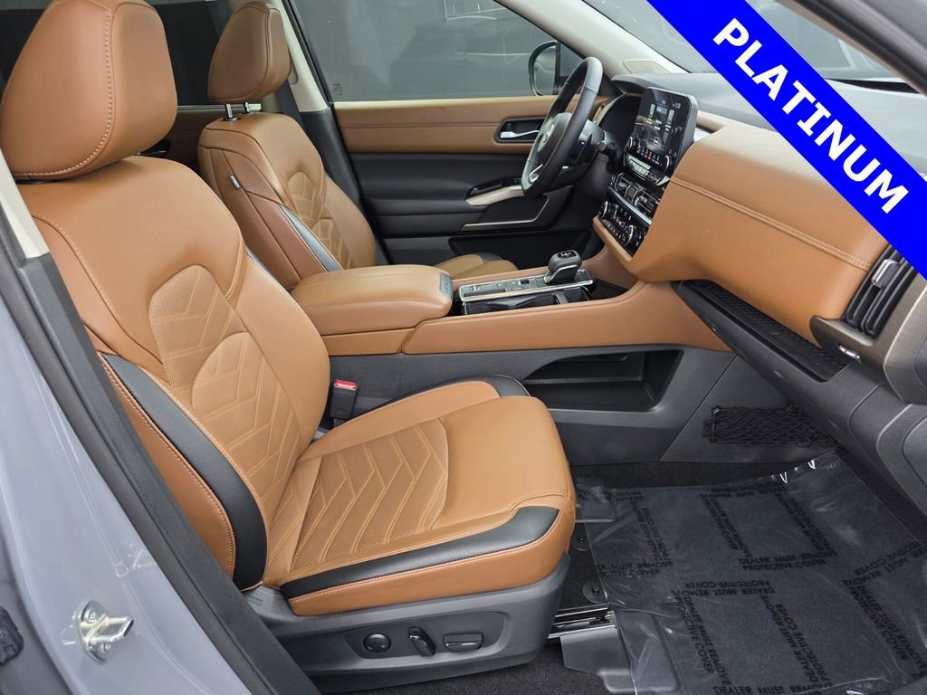 Used 2024 Nissan Pathfinder Platinum image 32